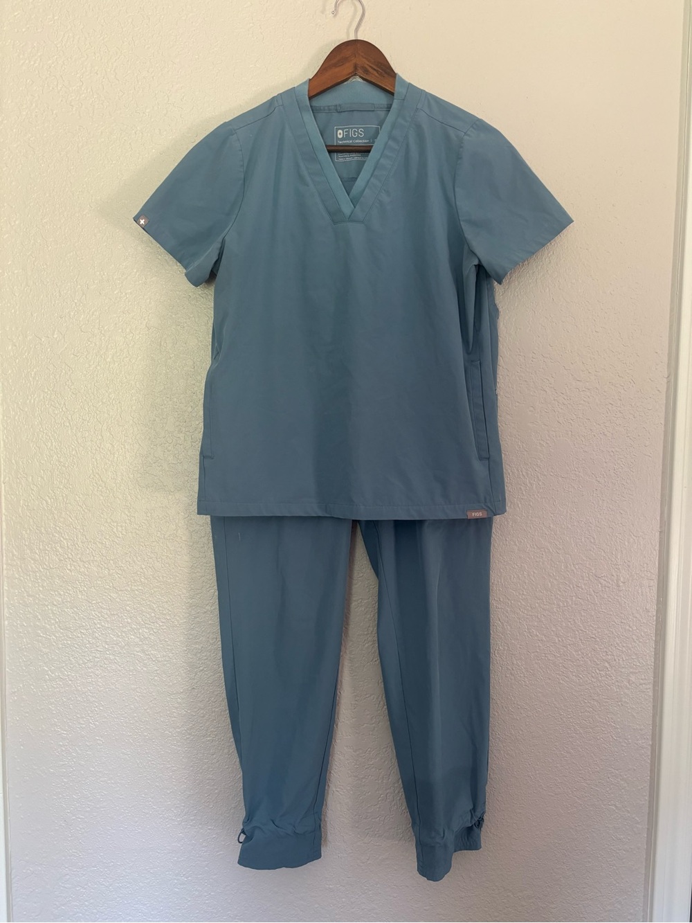 Figs Casma Scrubs Top and Saumer Jogger Set